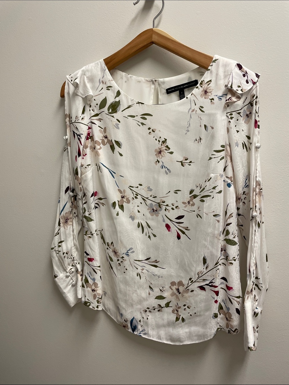 White House black market White Floral Ruffle-Shoulder Blouse